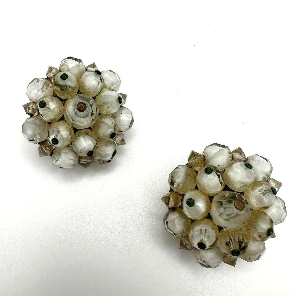 Vintage 90s frosted white faceted glass bead cluster clip-on earrings Jewelry‎